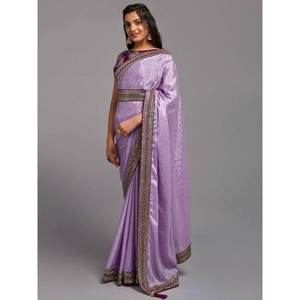 Sari de Chinon con Encaje Pesado Color Lavanda, Elegante Vestimenta de Boda con Detalles Intrincados - Product Image 3