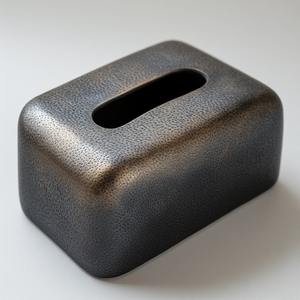 Boîte à mouchoirs rectangulaire en métal de qualité supérieure avec une construction durable, un design artisanal, une forme lisse et minimaliste pour une embellissement élégant de la maison - Product Image 3
