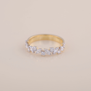 Anillo de media eternidad con diamantes cultivados en laboratorio de corte marquesa y redondo de 0.47 quilates |   Anillo de Boda de Oro Blanco, Amarillo y Rosa de 18K - Product Image 5