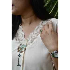 Elegante Conjunto de Kurta de Algodón Georgette con Estampado Floral Bagiya Verde Marfil, Pantalones y Saree Anarkali Pakistaní para Mujer, Estilo Étnico Casual - Product Image 4