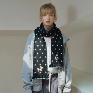 Bufanda de encaje femenino de invierno de punto Jacquard con estampado largo de diseñador coreano para uso diario - Product Image 1