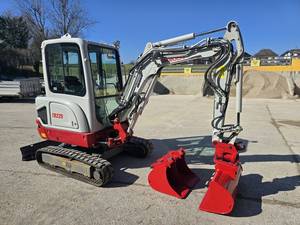 รถขุดขนาดเล็ก Takeuchi TB225 น้ำหนัก 2.4 ตัน แบบไฮดรอลิก ขับเคลื่อนด้วยดีเซล พร้อมรางตีนตะขาบแบบขยายได้ หมุนหางได้ 0 องศา - Product Image 2