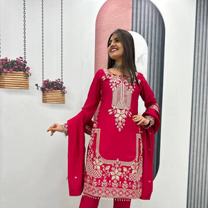 Conjunto de Top y Pantalón de Chinon con Bordado Pesado de Hilo y Lentejuelas para Fiesta de Bodas de Diseñador Indio con Dupatta Bordada de Chinon - Product Image 1