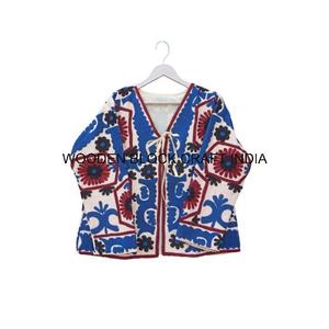 เสื้อแจ็คเก็ตผ้าฝ้ายถักลายดอกไม้ปักด้วยเครื่องจักรจากราชสถาน เป็นมิตรกับสิ่งแวดล้อม ระบายอากาศได้ดี คอวี เหมาะสำหรับฤดูหนาว - Product Image 1