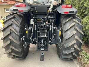 Tractor de Ruedas Lovol M1004 de 100 HP, Tractor Agrícola con Cabina Cerrada, Tractor Utilitario Agrícola para Grandes Fincas - Product Image 3