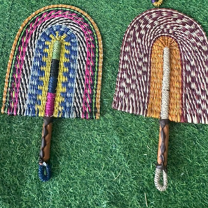 Ventilateur jonc de mer tissé à la main du Vietnam | Ventilateur à main de refroidissement écologique | Fournisseur de décoration de mariage de plage rustique - Product Image 2