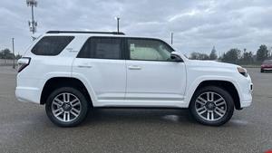 Toyota 4Runner 2022 Usada en Buen Estado, Volante a la Izquierda, Emisión Euro III, 5 Asientos - Product Image 2