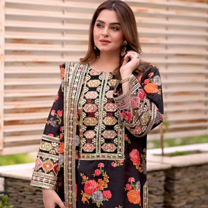 Elegante top de seda chinon con estampado digital y diseño de diseñador, con parte inferior con detalles de lentejuelas y dupatta estampada para la colección festiva de mujer. - Product Image 1