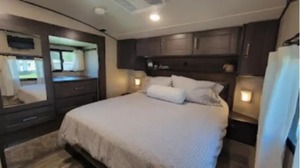 FOURNISSEUR DE CAMPING-CAR D'OCCASION 2021 Grand Design Reflection 28 BH Fifth Wheel - Product Image 5