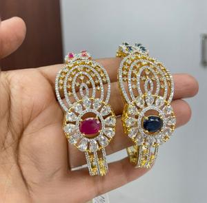 Elegante Brazalete Abrible con Acabado Dorado y Circonitas Cúbicas de Primera Calidad para Bodas, Compromisos y Fiestas para Mujer - Product Image 1