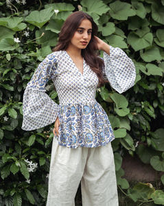 Ropa de diseñador superior de aspecto moderno Blusas camisas y TOPS en tela de algodón Artículo elegante para artículos de tops de primavera y verano - Product Image 1