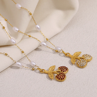 Ensemble de collier avec pendentif cerise en zircon et imitation perle Dreamshow, plaqué or, en acier inoxydable