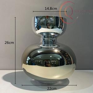 Jarrón Decorativo de Metal para Mesa con Construcción Duradera y Aspecto Premium, Apto para Uso Diario y Ocasiones Especiales - Product Image 3