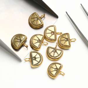 เครื่องประดับคริสตัลแร่ไพไรต์ธรรมชาติสลักรูปผลไม้สีส้มเครื่องประดับคริสตัลบำบัดสีทอง14x10มม. จี้อัญมณีไพไรต์จากผู้ผลิต - Product Image 3