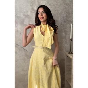Vestido midi amarillo de broderie anglaise con cuello halter y cintura natural, 100% algodón transpirable - Product Image 3