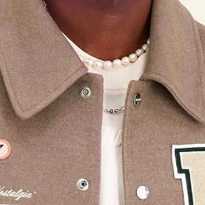 Chaquetas Varsity de Borrego Antibacterianas para Hombre y Mujer, de Alta Calidad, en Todos los Tamaños y Colores, Estilo Nuevo con Cuello Alto - Product Image 4