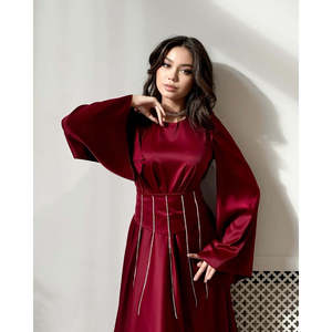 Elegante Vestido de Satén con Corte en A para Mujeres y Niñas, con Cintura Imperio, Escote Corazón, Diseño Cruzado y con Lazos, y Estampado - Product Image 2