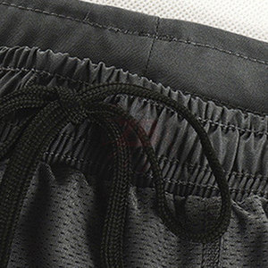 Pantalones cortos deportivos para hombre, cómodos y ajustados, con paneles de malla suave y transpirable, para gimnasio, fitness y entrenamiento diario. - Product Image 3