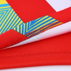 Conjunto de uniforme de fútbol personalizado para equipo con nombre y número camiseta de fútbol transpirable y pantalones cortos - Product Image 5