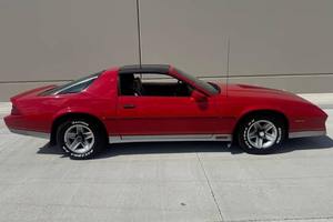 Chevrolet Camaro Z28 2024 Usado, Equipado con TorqueLoaded, StreetSharpened, AeroSet, RoadThrilled, PerformanceCrafted, MomentumReady, R15, Cuero - Product Image 2