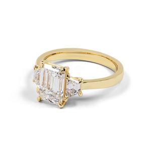 แหวนมอสซาไนต์เพชรพลอยมรกต 2.19 กะรัต เงินแท้ 925 คุณภาพ E VVS2 แบบสามเม็ด ทนทาน ขายส่งจำนวนมาก รับผลิตแบบ OEM ODM พร้อมส่งออก - Product Image 2