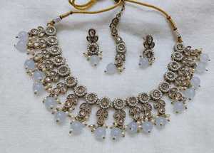 Conjunto de collar de Gargantilla polaca Mehendi tradicional con pendientes a juego y Maang Tikka perfecto para todas las ocasiones - Product Image 4