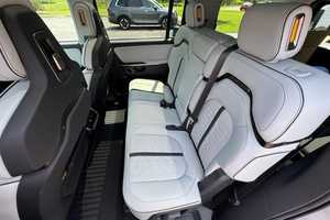 Voiture électrique RIVIAN R1S Adventure Edition 2023 d'occasion, QuadMotor, SUV électrique 7 places, transmission intégrale, véhicule tout-terrain, exportation B2B - Product Image 5