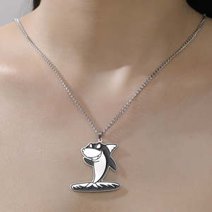 Pendentif tendance gravé en forme de requin, en argent sterling 925 plaqué or, avec moissanite, bijoux minimalistes personnalisés, cadeaux pour femmes - Product Image 5