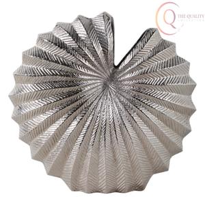 Elegante Florero Decorativo de Metal para Interiores de Lujo, que Agrega Profundidad, Encanto y Elegancia Moderna - Product Image 5