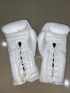 Gants de boxe à lacets de qualité supérieure pour le MMA, le Kickboxing et la gymnastique avec soutien amélioré des mains et doublure évacuant l'humidité - Product Image 4