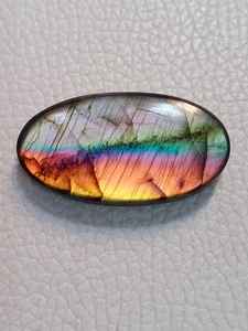 Pendentif Cabochon en Labradorite Naturelle Rare Flashy 33x18x5mm pour la Fabrication de Bijoux 34 Carat Gemstone - Product Image 4