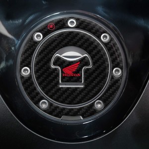 Adesivo Protettivo Rosso per Tappo Carburante Moto Honda, Personalizzabile, con Logo Honda, Decalcomania a 7 Fori per Decorazione Serbatoio - Product Image 1