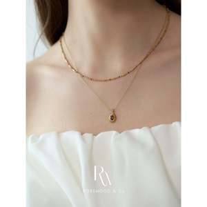 Collana Sottile Delicata Placcata Oro 18K con Catena Arcobaleno e Perline Geometriche, con Ciondolo Inossidabile, Idea Regalo - Product Image 3