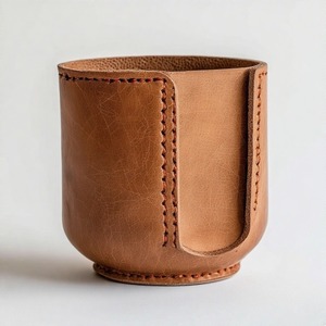 Pot en cuir artisanal intemporel idéal pour étagère de bureau style jardin ou table d'appoint compagnons verts - Product Image 2