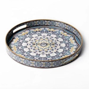 Plateau de table en bois d'acacia de la plus belle forme du designer Plateau de service fini émaillé Fourniture de plateaux en Inde - Product Image 4