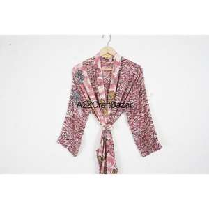 Kimono de Seda de Lujo Hecho a Mano para Mujer, con Cuello en V, Cierre con Cordón, Manga Tres Cuartos, Suave y Transpirable - Product Image 2