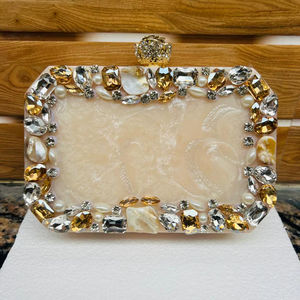 Elegante bolso de mano de resina y calidad duradera para mujer, bolso de mano hecho a mano, bolso de mano de resina con aspecto creativo para ceremonia de boda - Product Image 2