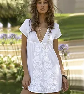 Mini robe blanche brodée décontractée pour femmes - Product Image 1