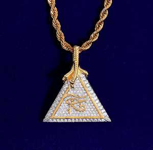 Pendentif en moissanite triangulaire glacé avec symbole de l'œil, couleur D VVS, argent 925 plaqué or, bijoux hip-hop, OEM ODM en gros - Product Image 2