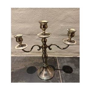 Candélabre en métal intemporel pour salles à manger, événements de mariage, fêtes et décorations intérieures charmantes à la lumière des bougies - Product Image 4