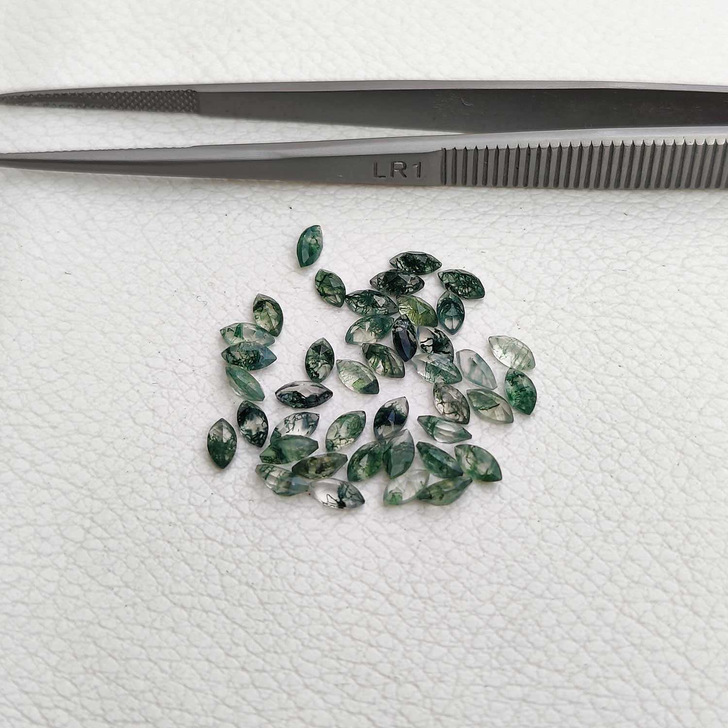 สีเขียว