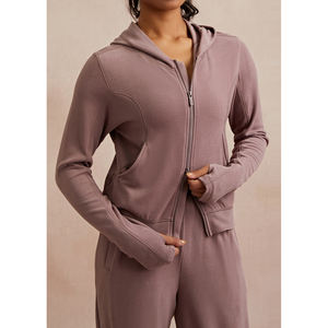 Conception personnalisée Femmes respirant Crop Top Jogger Sweat Suit 2 pièces à capuche et pantalon Survêtement personnalisable Survêtements - Product Image 2