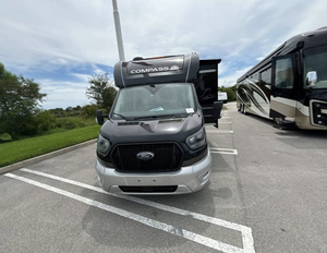 Autocaravana de Lujo Th_or Compass 24KB 2024 Usada, Muy Limpia y Económica, en Buenas Condiciones, Emisión EURO 5, Capacidad para 4-6 Personas - Product Image 3
