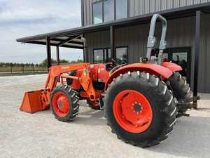 2013 pour Kubota M6060HD 4x4 tracteur agricole compact utilitaire avec noyau de pompe à moteur pour la gestion polyvalente des terres agricoles - Product Image 4