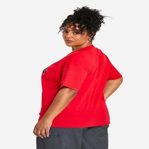 T-shirt graphique surdimensionné Copenhagen personnalisé de qualité supérieure pour femmes, motif imprimé d'hiver coupe ample de grande taille pour toute occasion - Product Image 2