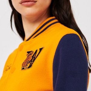 Design à la mode avec un attrait intemporel Veste universitaire pour femmes Look polyvalent pour vêtements décontractés et sportifs Veste universitaire pour femmes - Product Image 5