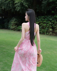 Une longue robe féminine rose douce avec de délicats détails d'embellissement fabriquée au Vietnam Personnalisable OEM/ODM - Product Image 3