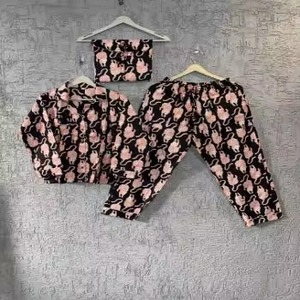 ชุดนอนสตรีผ้าฟลีซนุ่มสบายออกแบบมาอย่างมีสไตล์ - Product Image 1