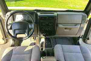 2024 X 4x4 Volant à Gauche Sièges en Cuir Sans Réservation Boîte Manuelle 5 Vitesses Moteur 6 Cylindres 4.0 Litres Proprement Modifié à l'arrière - Product Image 2