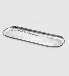 Bandeja Ovalada de Metal Pulido y Martillado a Mano Divris DRC-814SS, Apta para Uso Residencial, Segura para Alimentos, Apta para Lavavajillas - Product Image 1